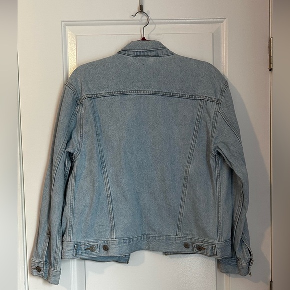 Levi’s Jean Jacket Lightwashed - Picture 3 of 3